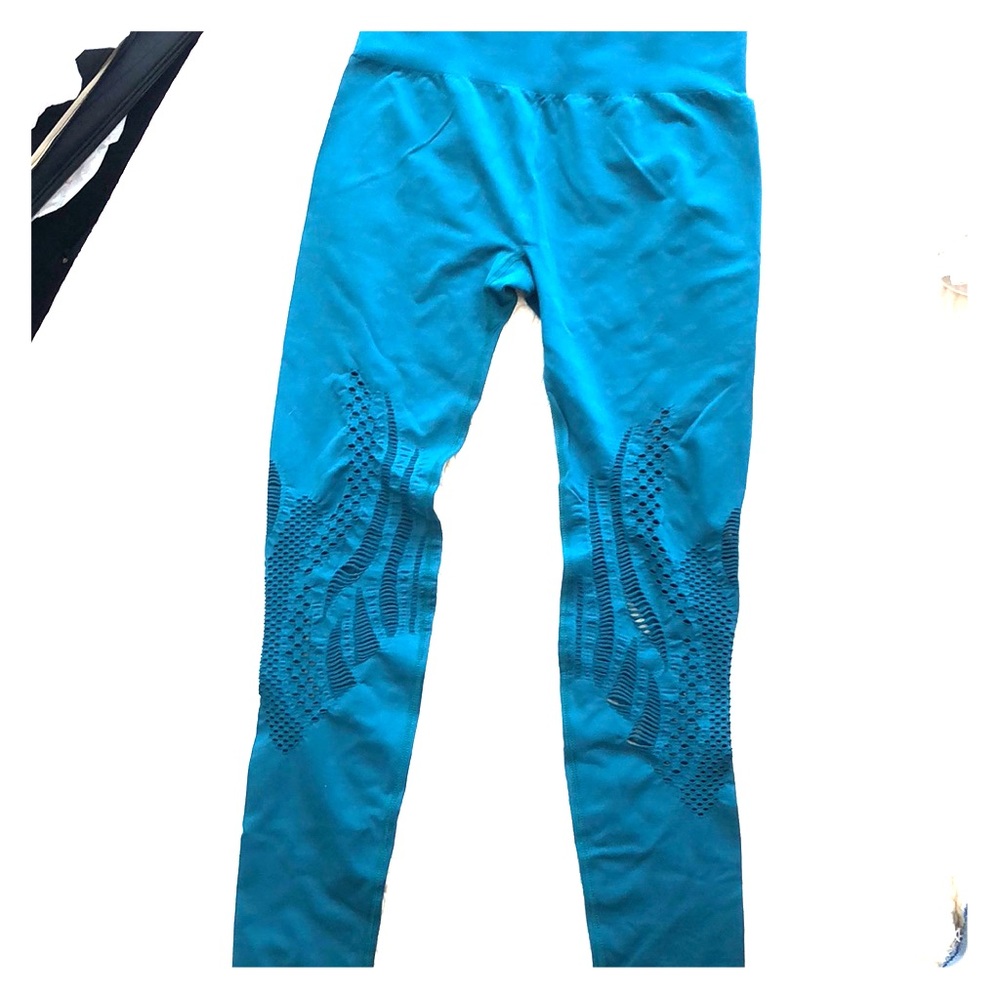 Fabletics Seamless 7/8 legging in Teal